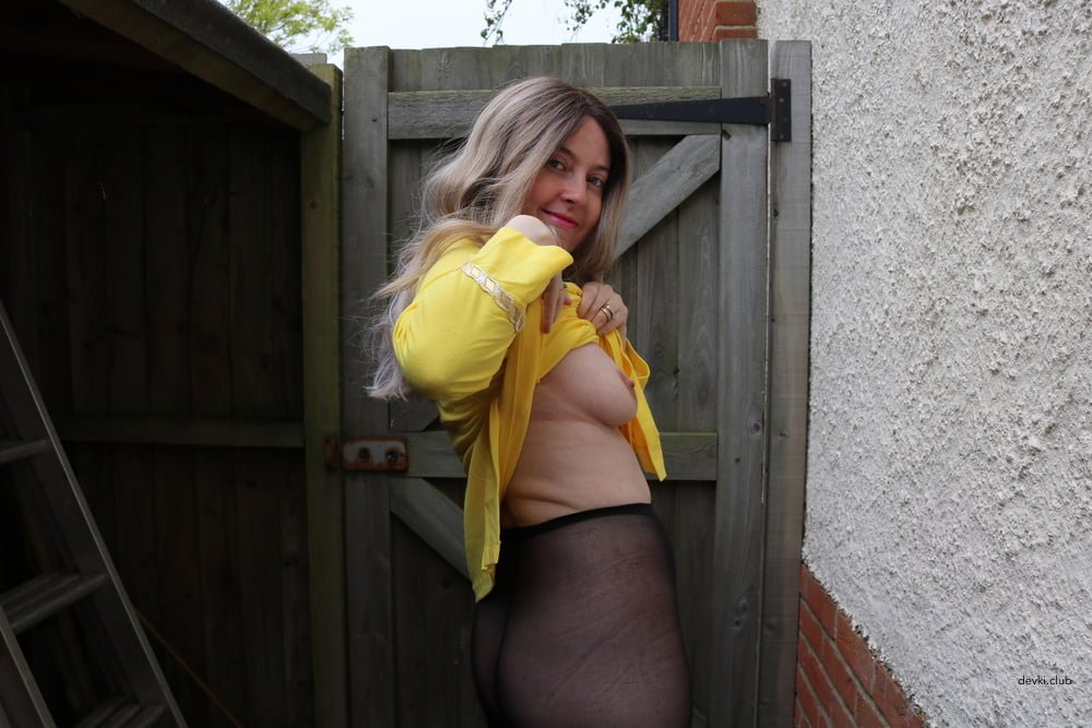 Seductive Woman in Wig: Sultry Blonde Beauty Poses Topless - Erotic Photo Shoot