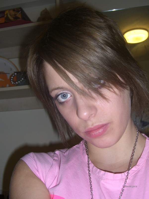 Hot Babe with Naked Pussy: Explicit Photo