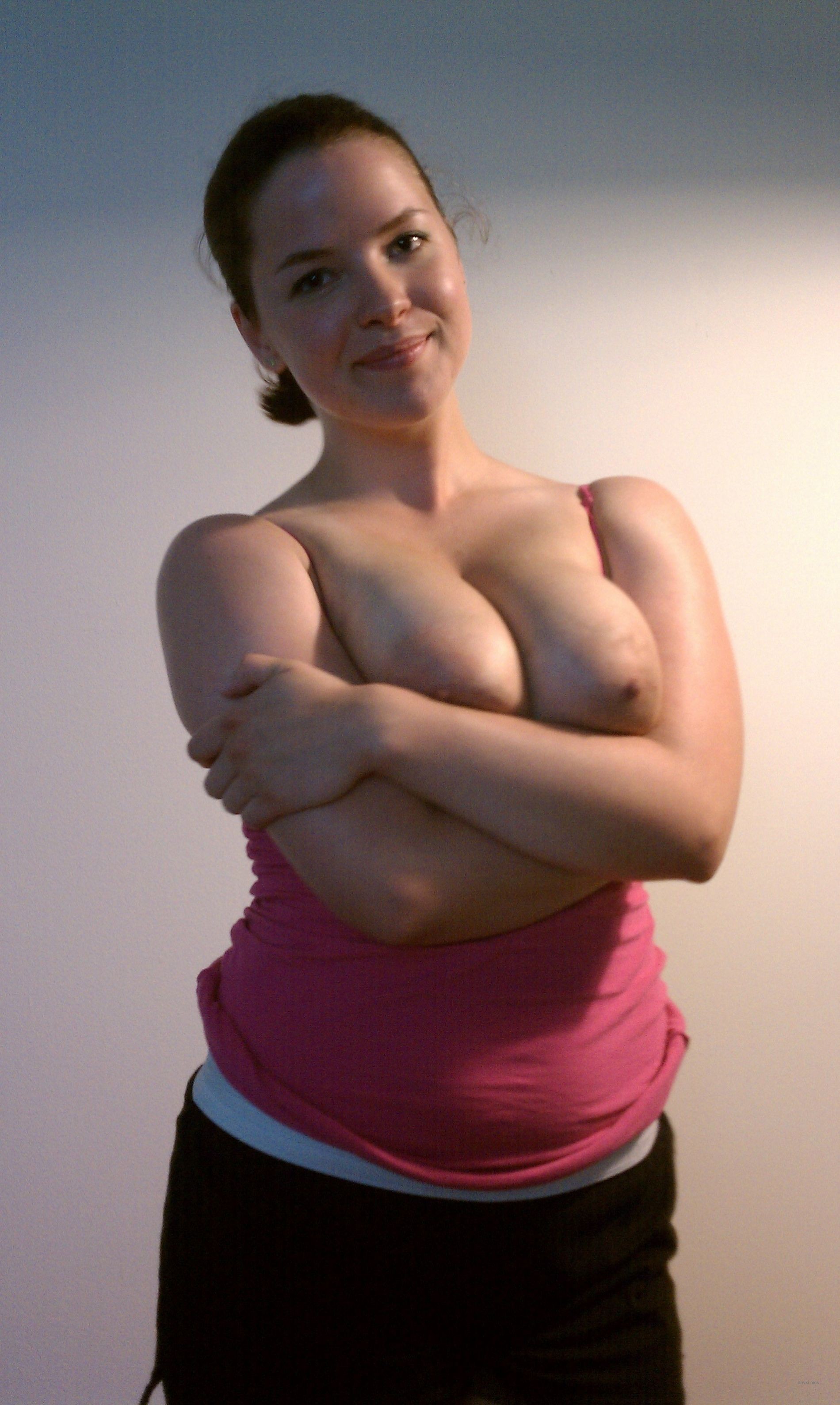 Busty babe masturbates with vegetables in explicit solo session