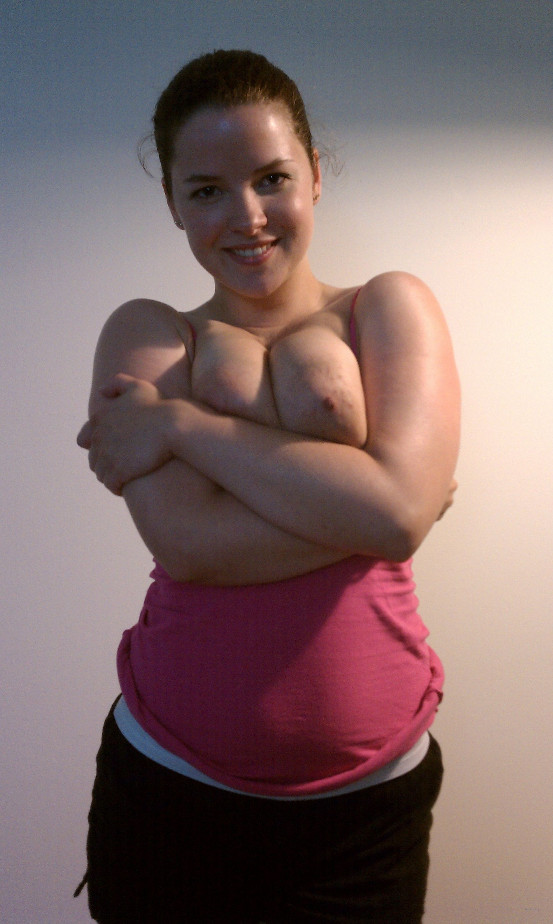 Busty babe masturbates with vegetables in explicit solo session