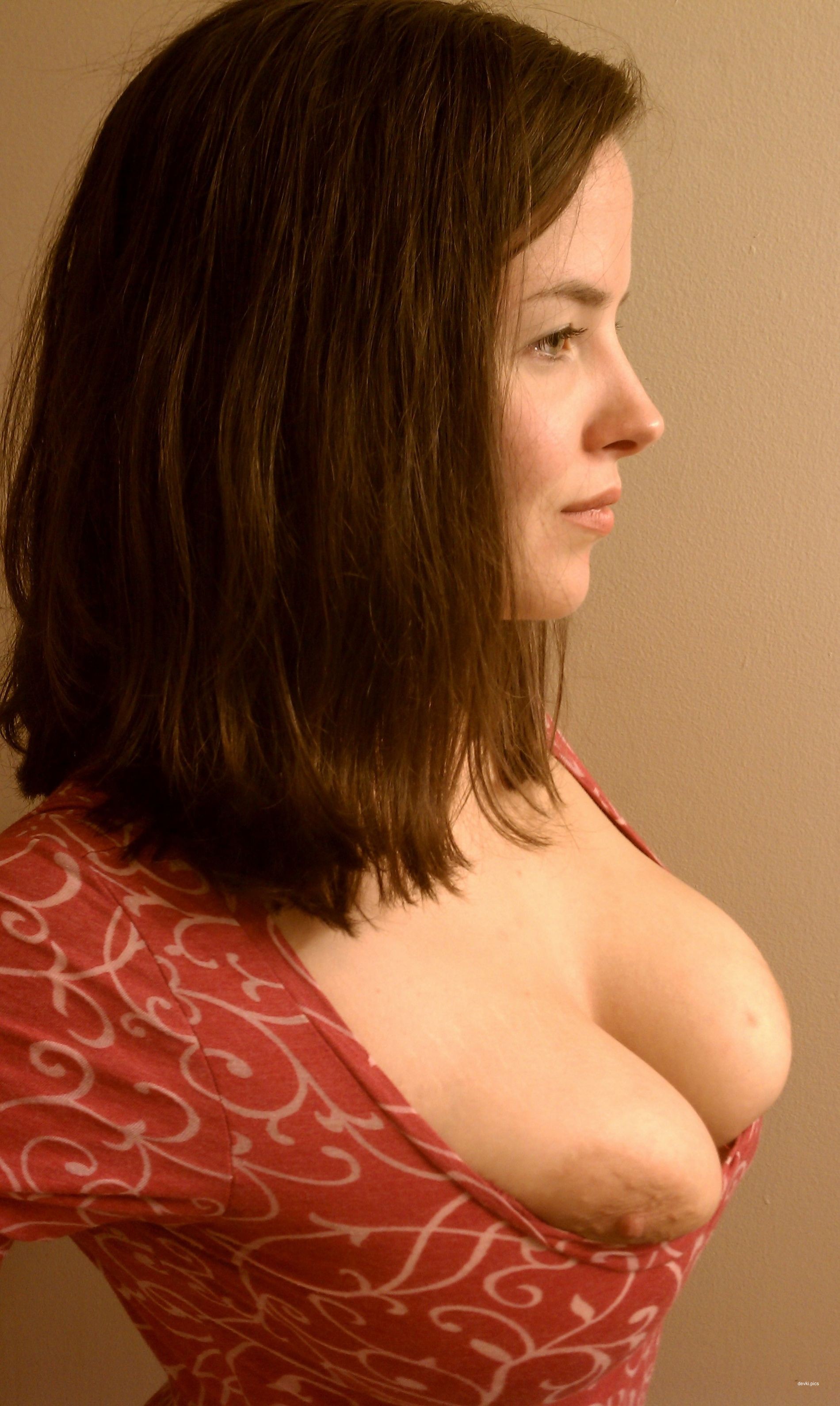 Busty babe masturbates with vegetables in explicit solo session
