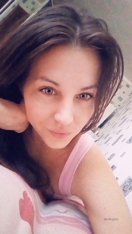 Sexy Girl Shows Off Her Ass