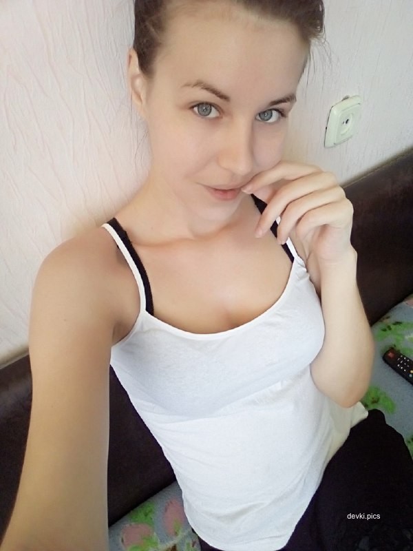 Sexy Girl Shows Off Her Ass