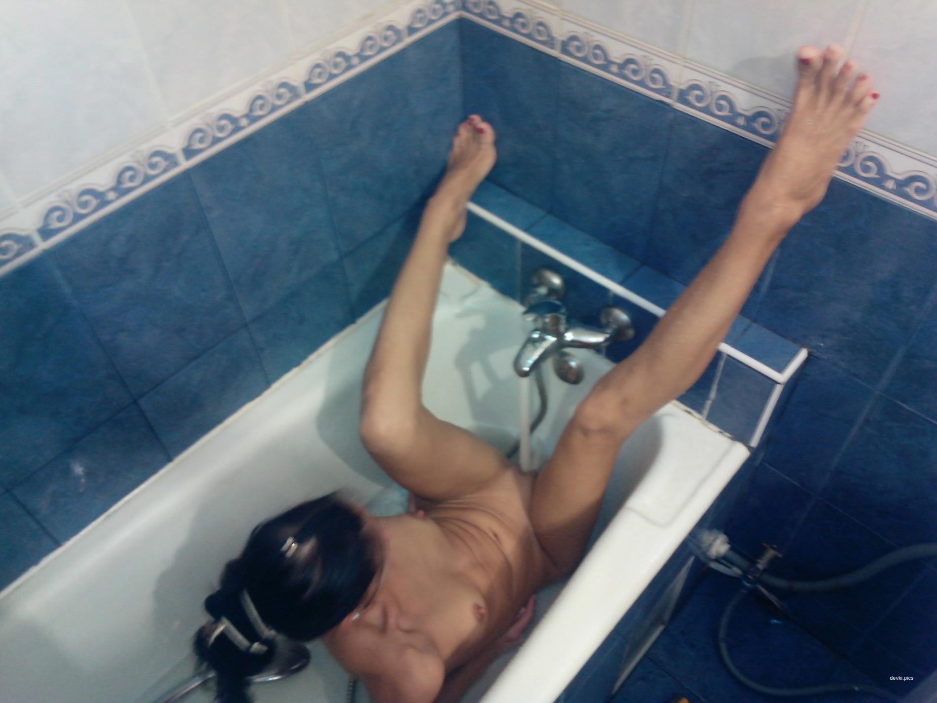 Sexy Slut Naked: Hot and Explicit Photo of Seductive Babe