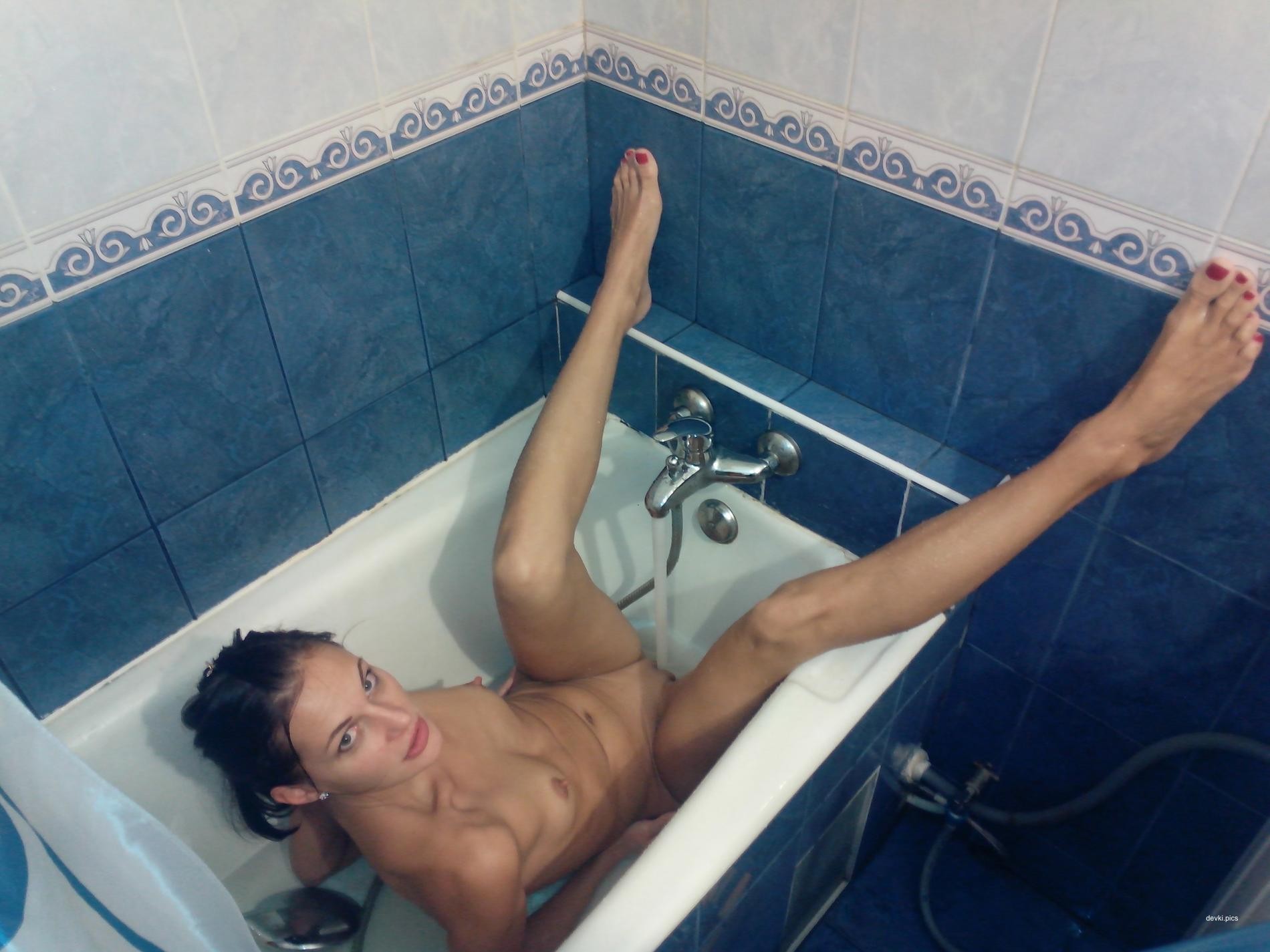 Sexy Slut Naked: Hot and Explicit Photo of Seductive Babe