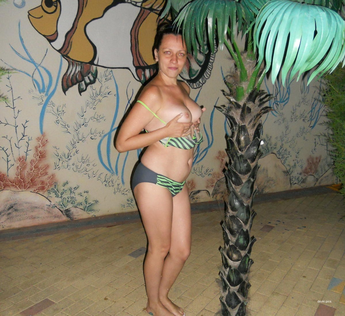 Seductive Naked Woman: Appetizing and Provocative Beauty