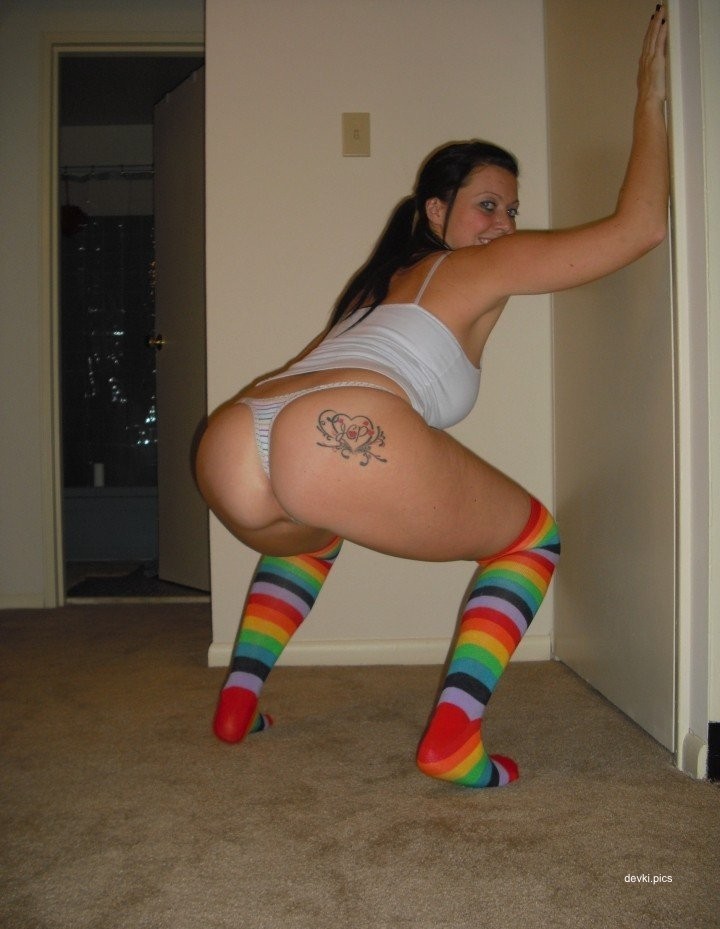 Sexy Brunette Exhibitionist: Explicit Photo of Hot Exhibitionist Girl