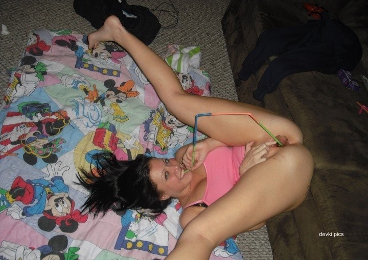 Sexy Brunette Exhibitionist: Explicit Photo of Hot Exhibitionist Girl