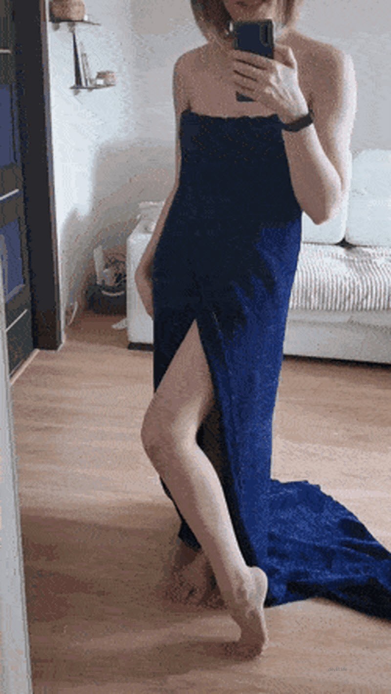 Girls posing without panties: Explicit and daring photoshoot