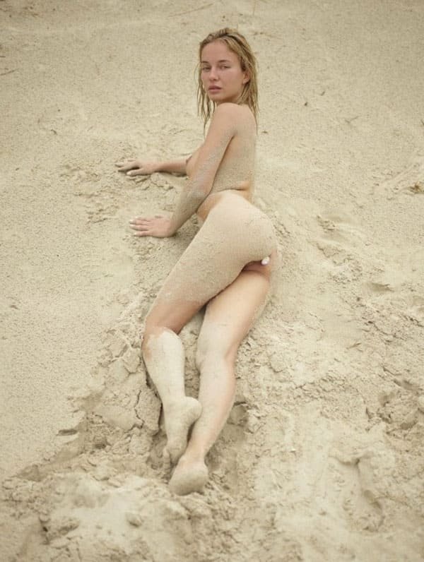 Beach Babe with Anal Plug in Ass - Explicit Anal Play on the Shore