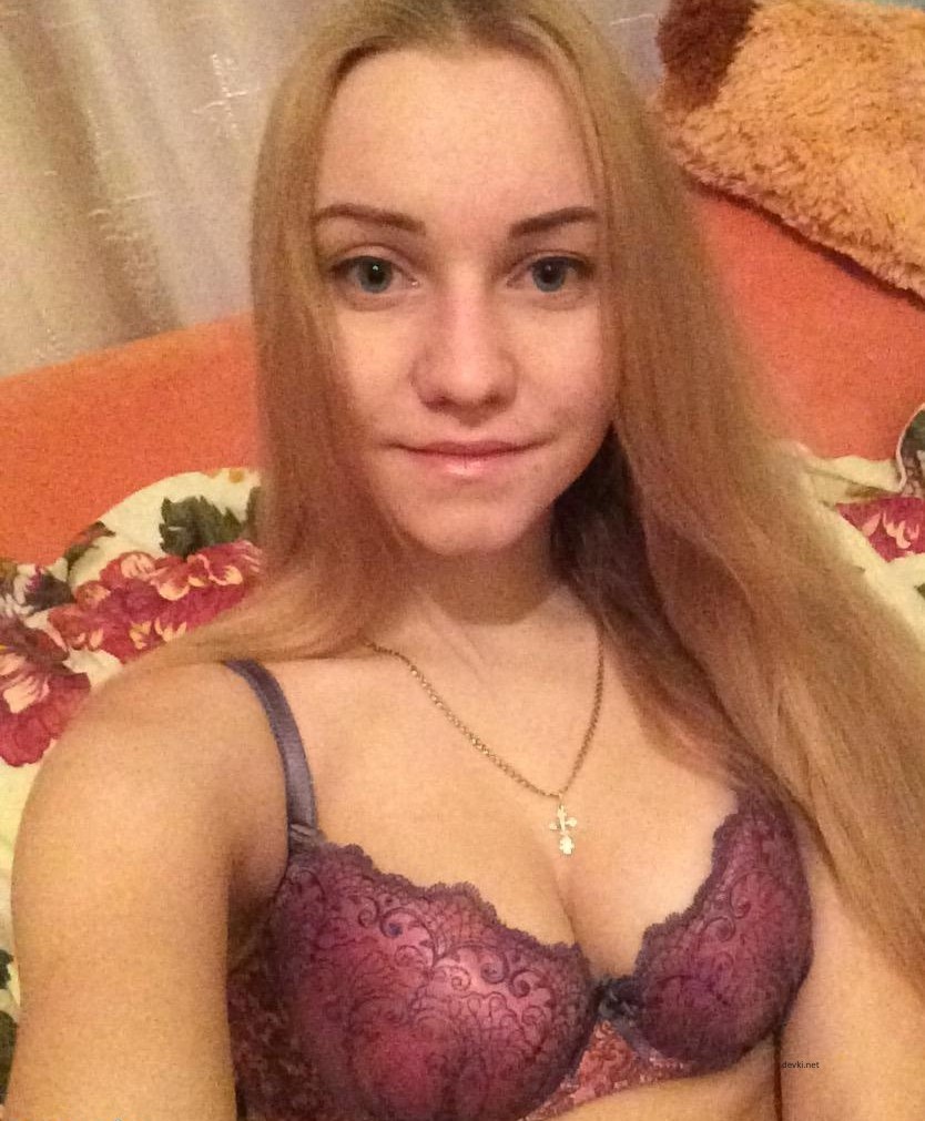 Sexy Selfies from Cute Girl: Hot and Explicit Photos for Adults
