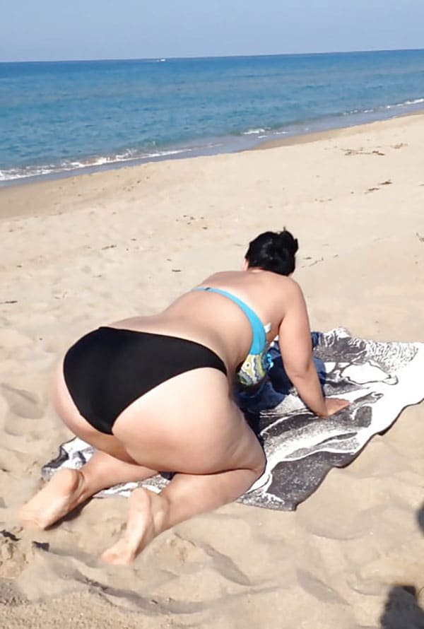 Big Booty Sluts: Explicit Photos of Women with Large Butts
