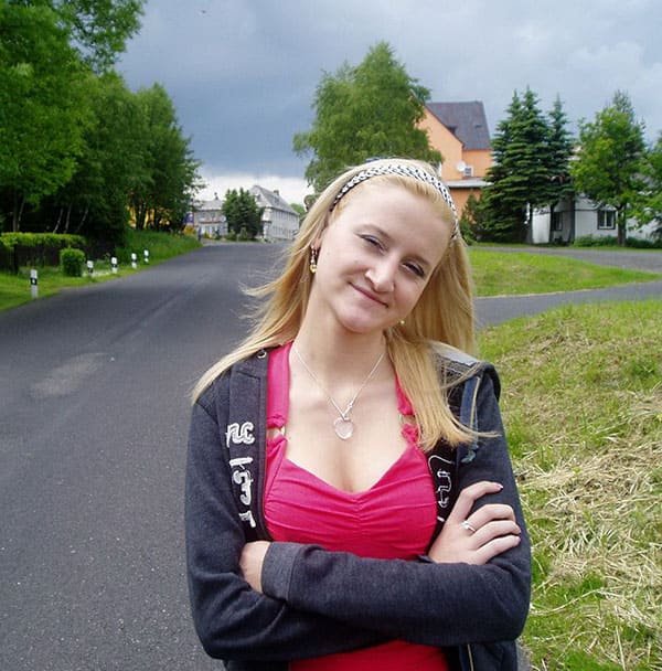 Young slut sucks cock in public street - explicit outdoor blowjob action