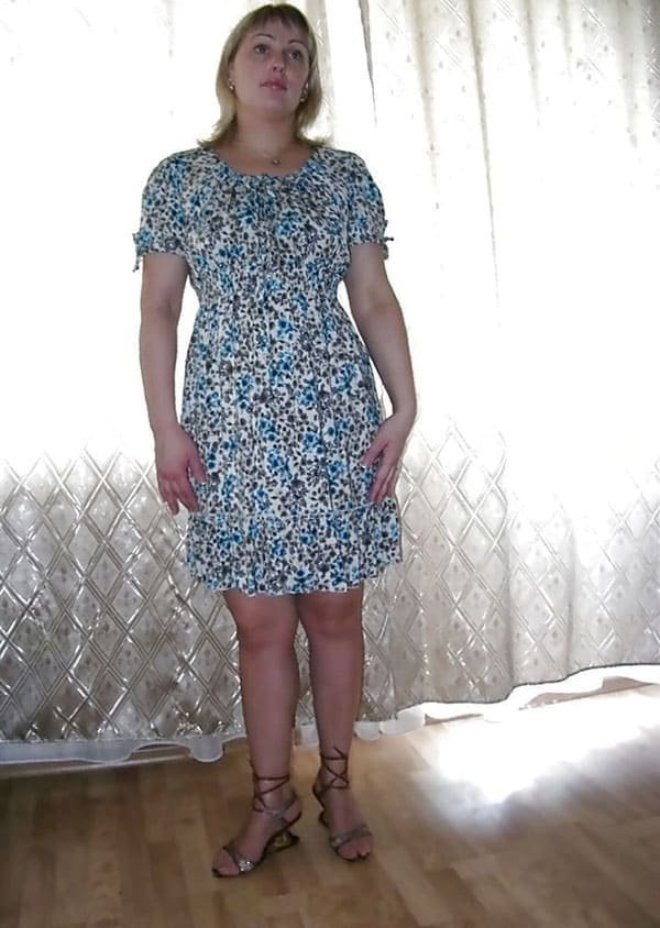 Russian Housewife Poses Boldly in Explicit Photoshoot
