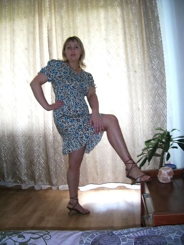 Russian Housewife Poses Boldly in Explicit Photoshoot