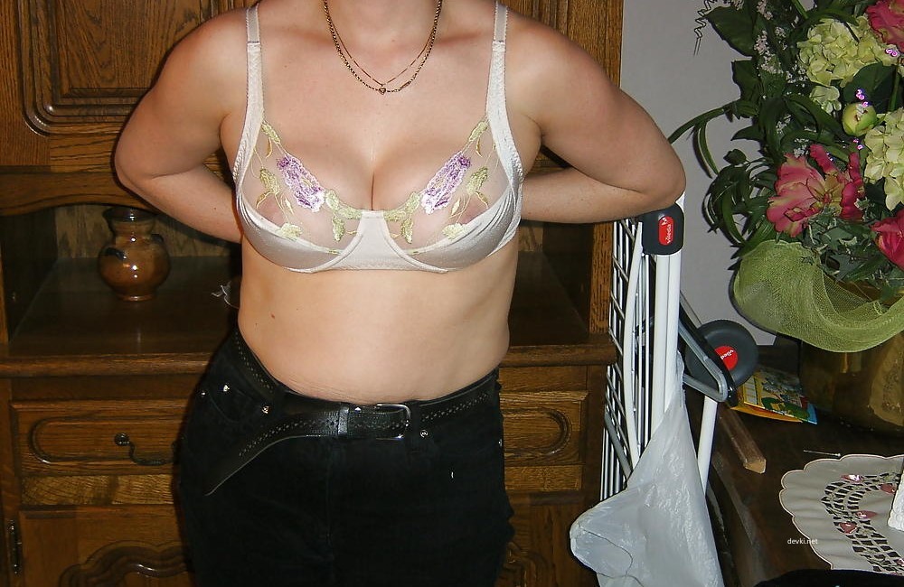 Beautiful Woman with Hairy Pussy: Explicit Photo