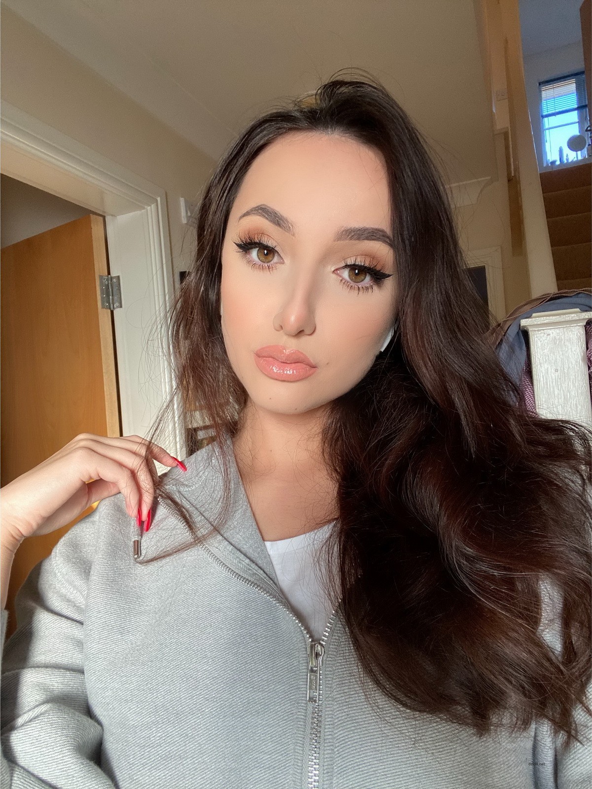 Gorgeous Leila Gushes: Explicit Beauty Overflowing!