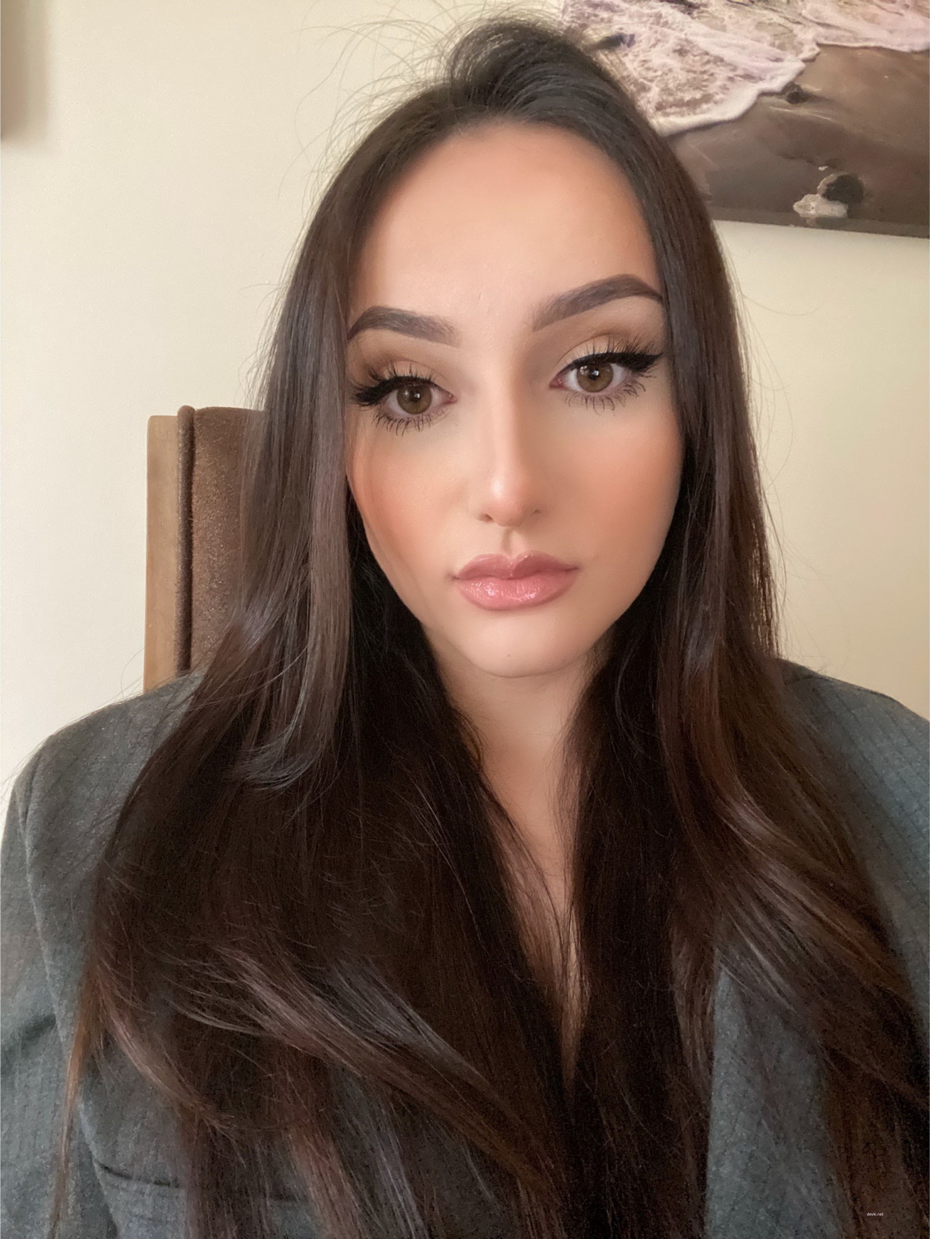 Gorgeous Leila Gushes: Explicit Beauty Overflowing!