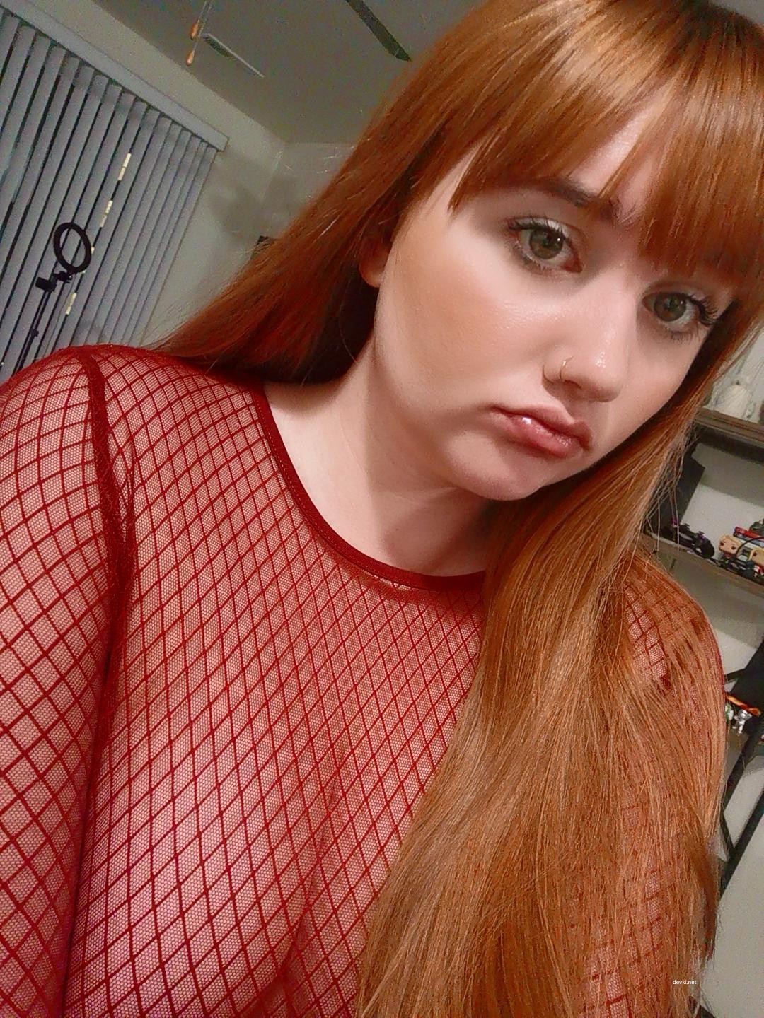 Fiery Redhead with Crossbows: Explicit and Bold Photoshoot