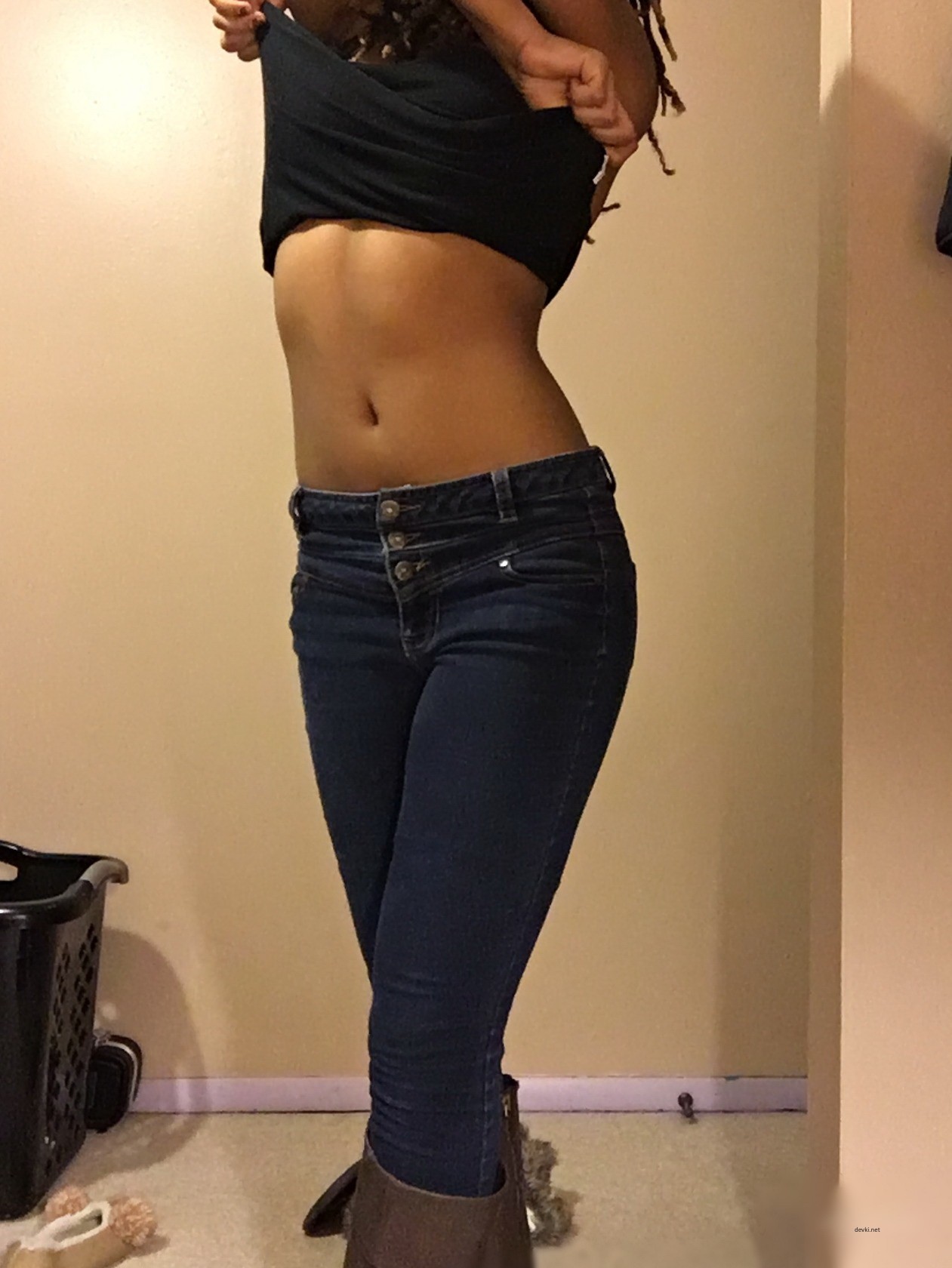 Mulatto Babe Strips Naked - Explicit Photo Shoot