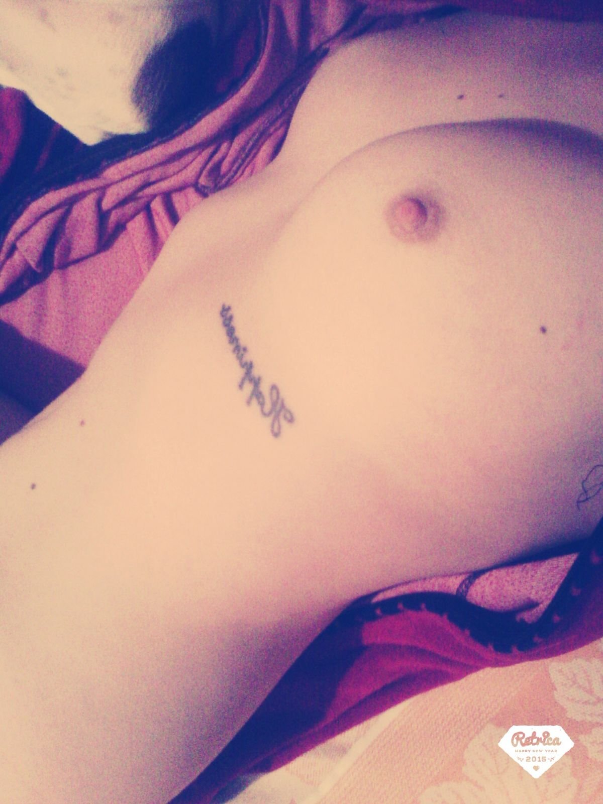 Private Phone Photos Under Repair: Explicit Content Uncovered