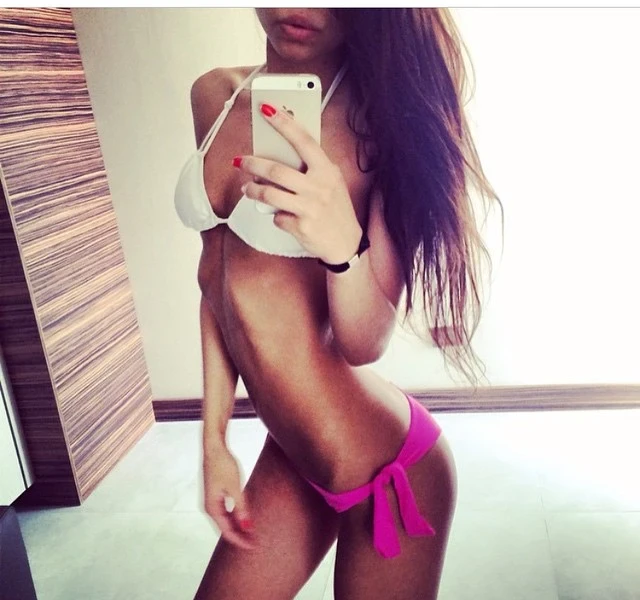 Lunchtime Delights: Hottest Babes Only! (34 Pics)