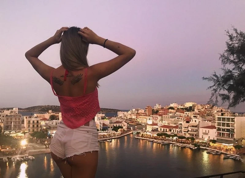 Lunchtime Delights: Hottest Babes Only! (34 Pics)