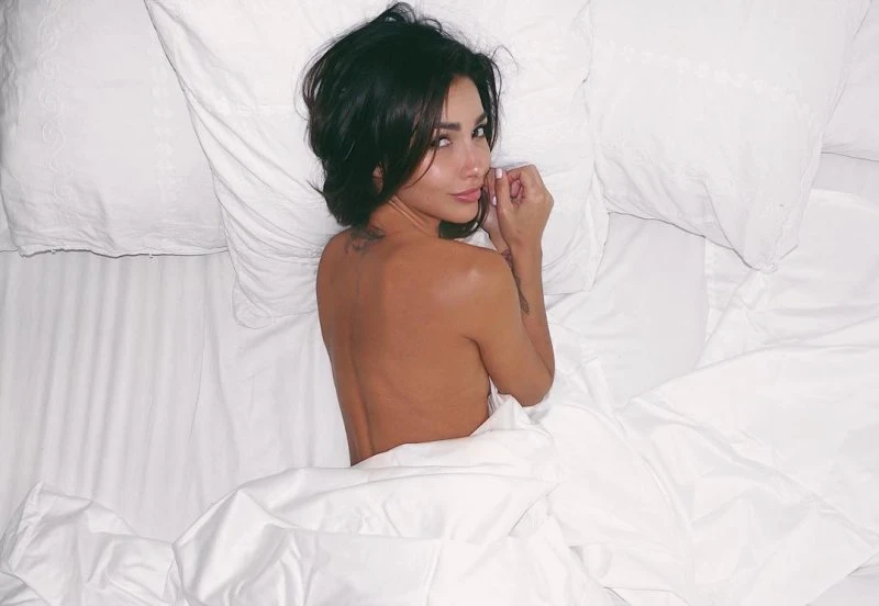 Explicit Photo Gallery: Michelle - Girl of the Day (33 Pics)