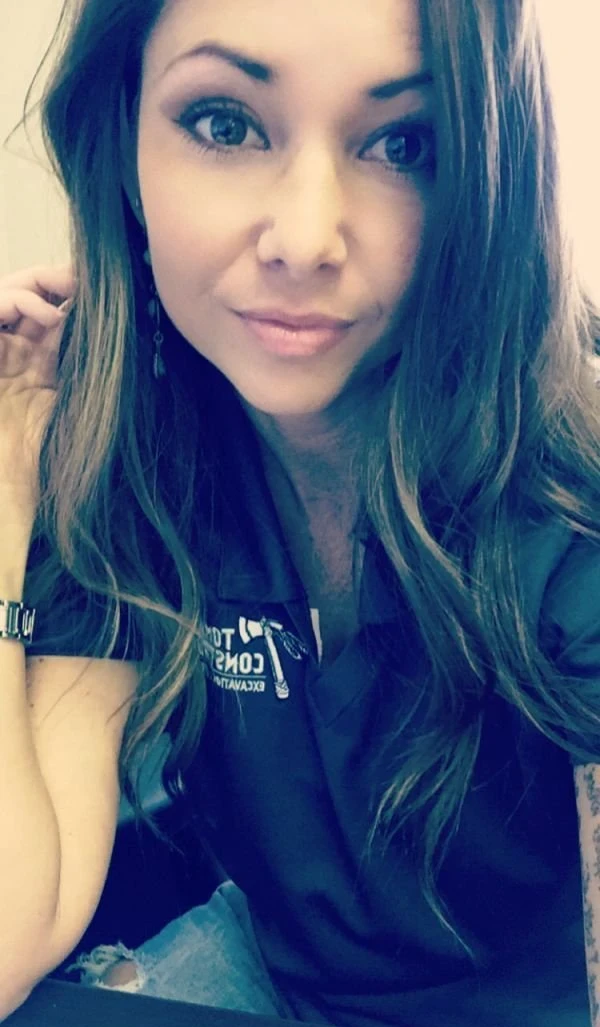 Bored Office Girls: 24 Explicit Photos of Girls Bored at Work