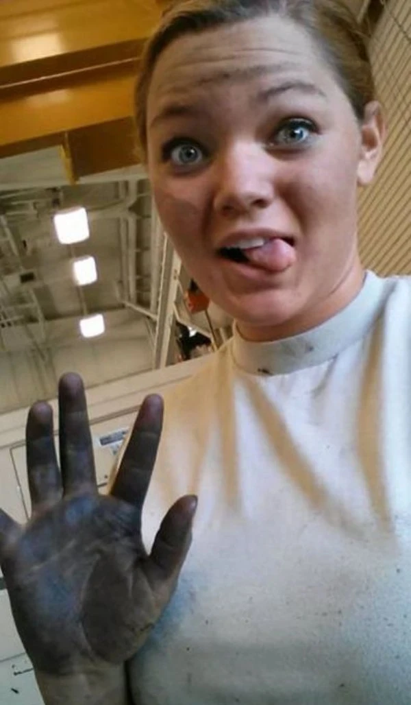 Bored Office Girls: 24 Explicit Photos of Girls Bored at Work