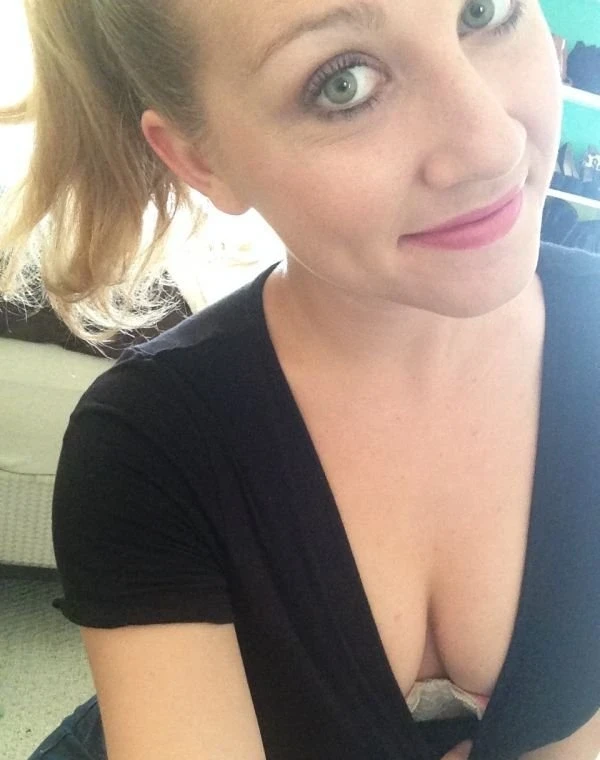 Girls Bored at Work: 30 Explicit Photos of Office Babes Daydreaming