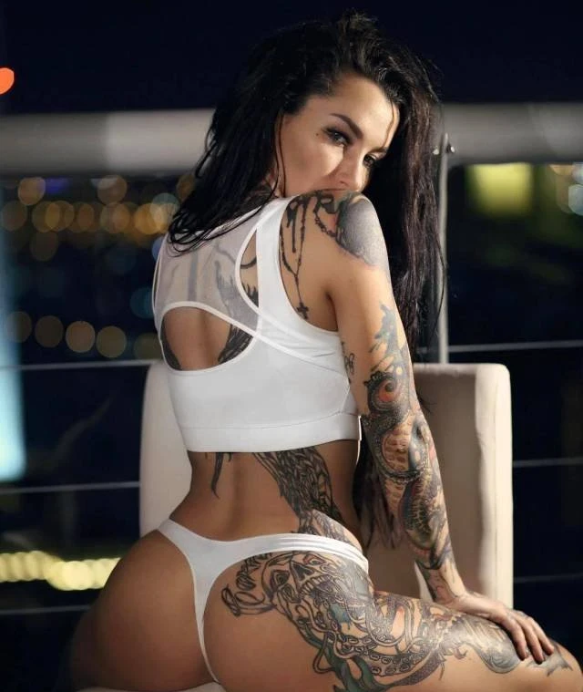 Hot Tattooed Babes Unleashed: 47 Explicit Photos of Bold & Confident Women
