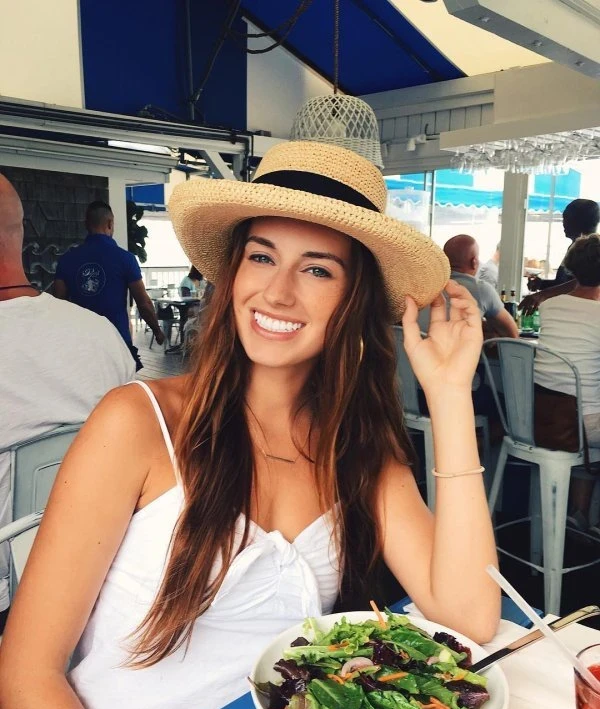 32 Stunning Smiles of Gorgeous Girls - Explicit Photos