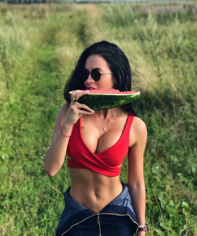 Hot Summer Babes from All Angles: Sizzling Beauty in Every Direction