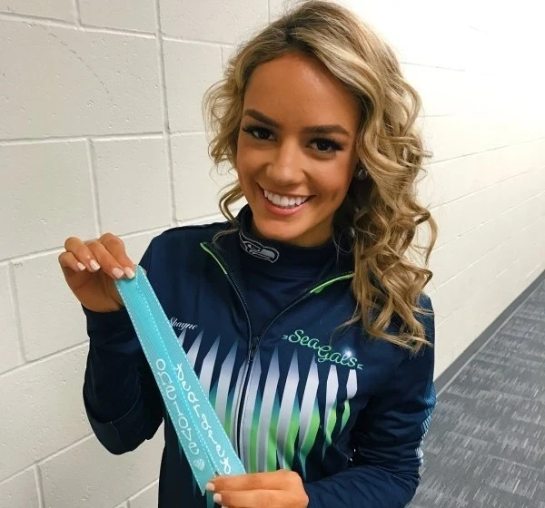 Hot Girls with Dimples on Cheeks - 25 Sexy Photos for Your Pleasure!