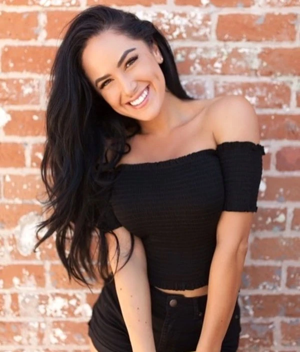 Hot Girls with Dimples on Cheeks - 25 Sexy Photos for Your Pleasure!