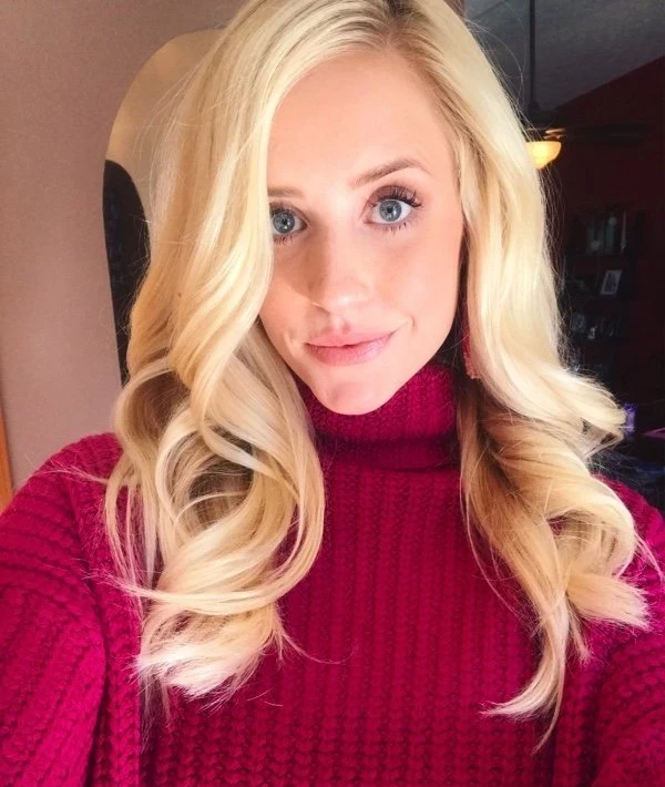 Hot Girls with Dimples on Cheeks - 25 Sexy Photos for Your Pleasure!