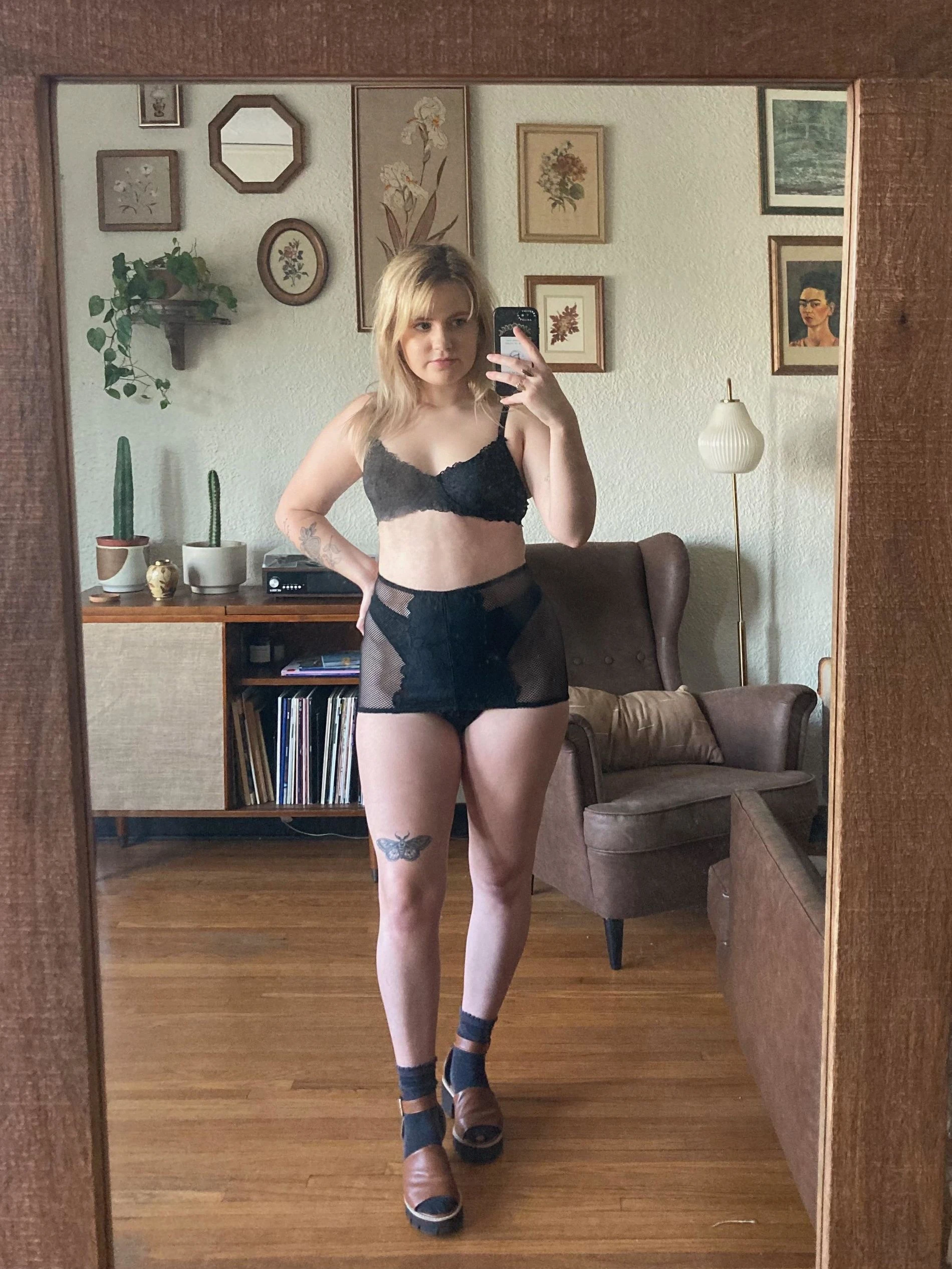 Hot Young Blonde Bombshell: Seductive and Alluring Beauty