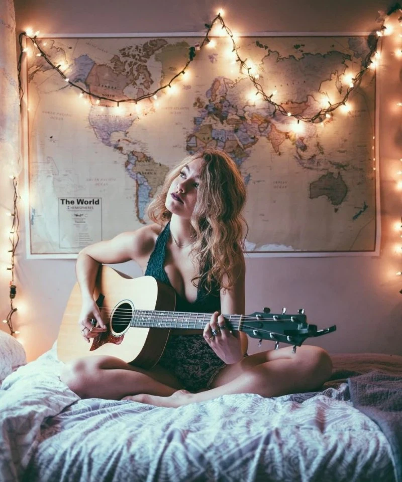 45 Sultry Babes Playfully Pose on Camera - Luxurious Beauties in Action!