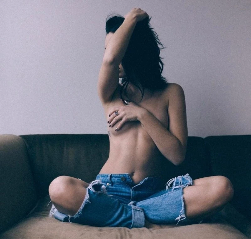 45 Sultry Babes Playfully Pose on Camera - Luxurious Beauties in Action!