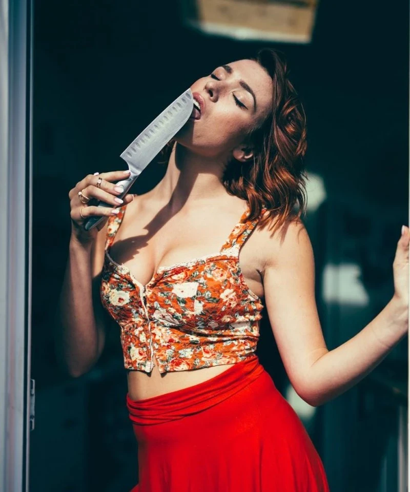 45 Sultry Babes Playfully Pose on Camera - Luxurious Beauties in Action!