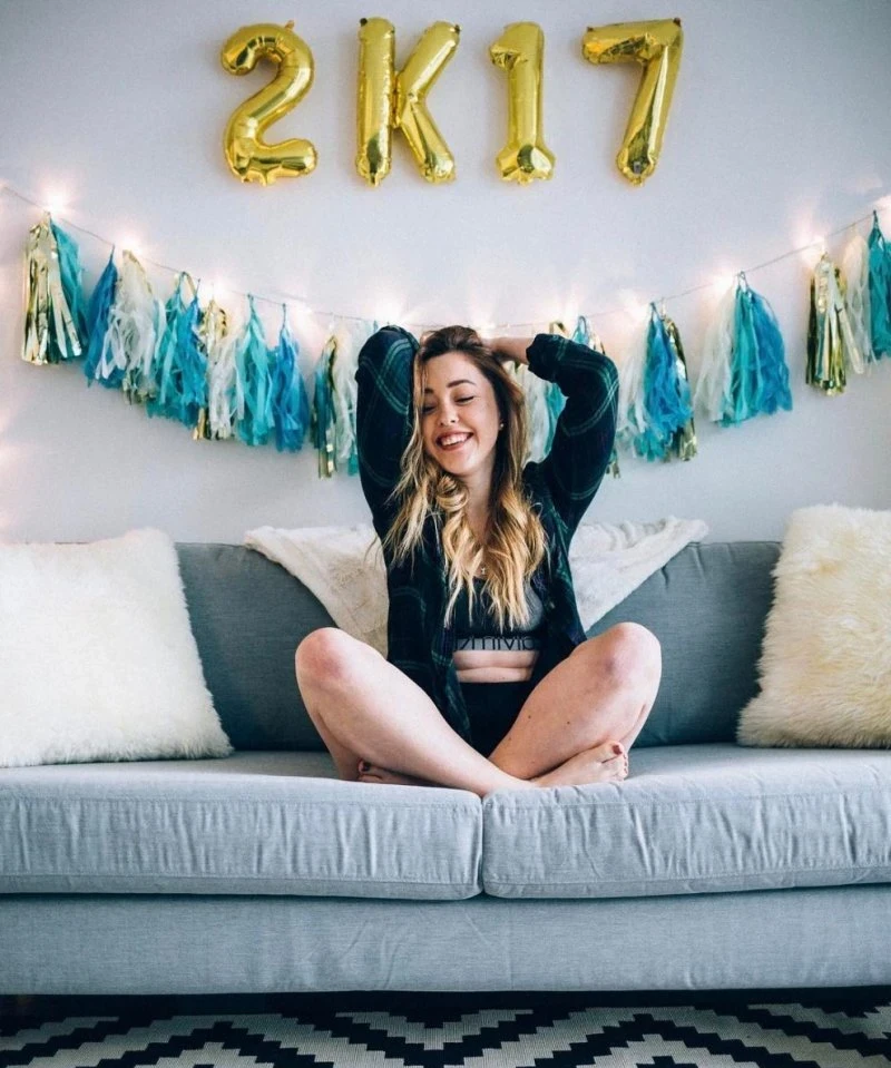 45 Sultry Babes Playfully Pose on Camera - Luxurious Beauties in Action!