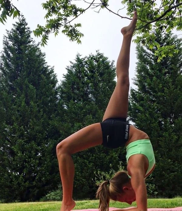 Hot Babes Practicing Yoga: 20 Sexy Photos of Cute Girls in Yoga Poses