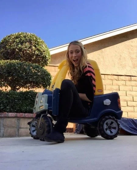 35 Hilarious and Playful Girls: Funny and Entertaining Photos