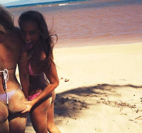 35 Hilarious and Playful Girls: Funny and Entertaining Photos