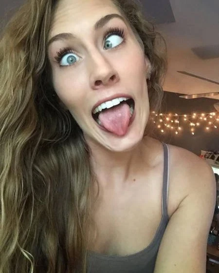 35 Hilarious and Playful Girls: Funny and Entertaining Photos