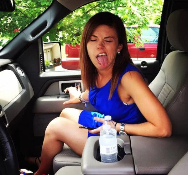 35 Hilarious and Playful Girls: Funny and Entertaining Photos