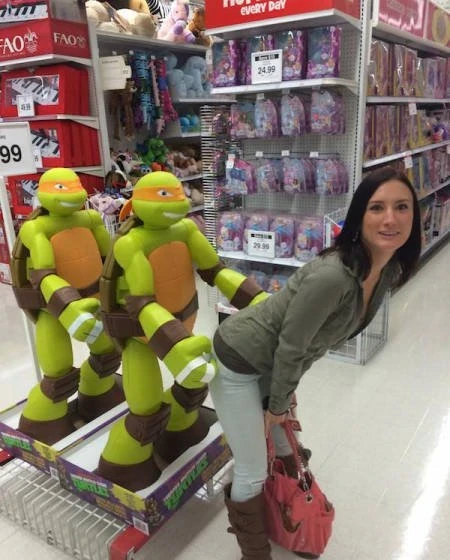 35 Hilarious and Playful Girls: Funny and Entertaining Photos