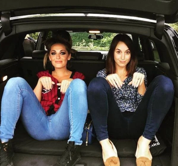 35 Hilarious and Playful Girls: Funny and Entertaining Photos