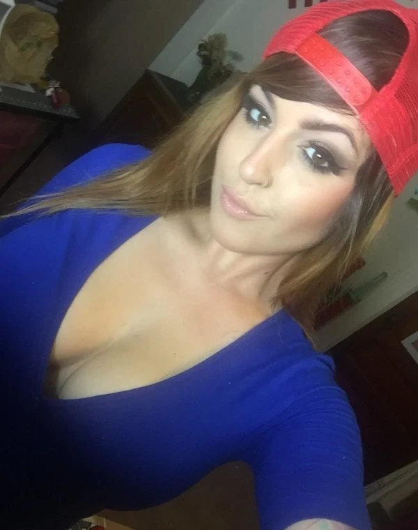 Seductive Cleavage of Busty Girls: 33 Explicit Photos